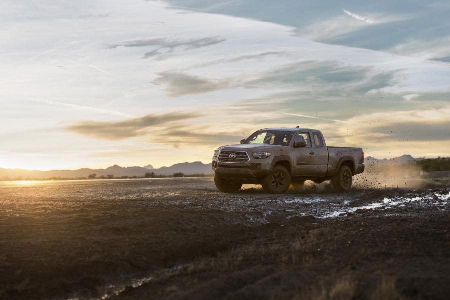  Toyota Tacoma TRD Off-Road Access Cab 2015 года  (фото 17 из 27)
